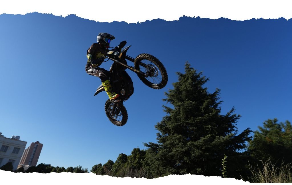Rider on an Ultra Bee HP X climbing a dirt trail